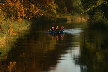 Teambuilding midden in de rivier